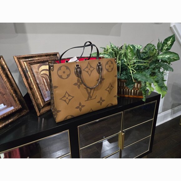Pristine Authentic LV on the Go Reverse Mono Giant GM Tote - Picture 3 of 10
